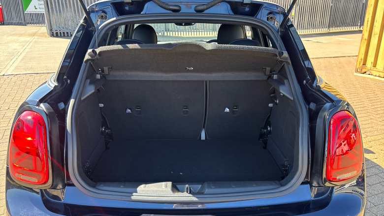 MINI Hatchback 1.5 Cooper Exclusive Premium 3dr Auto Petrol Hatchback